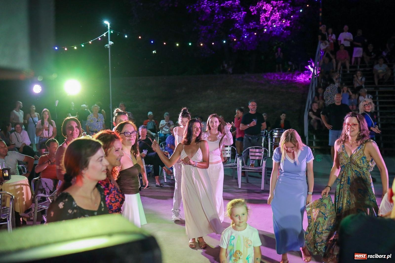 Zdjęcie w galerii na portalu naszraciborz.pl: Potańcówka kubańska na bulwarach przyciągnęła tłumy miłośników latino wiadomości z regionu