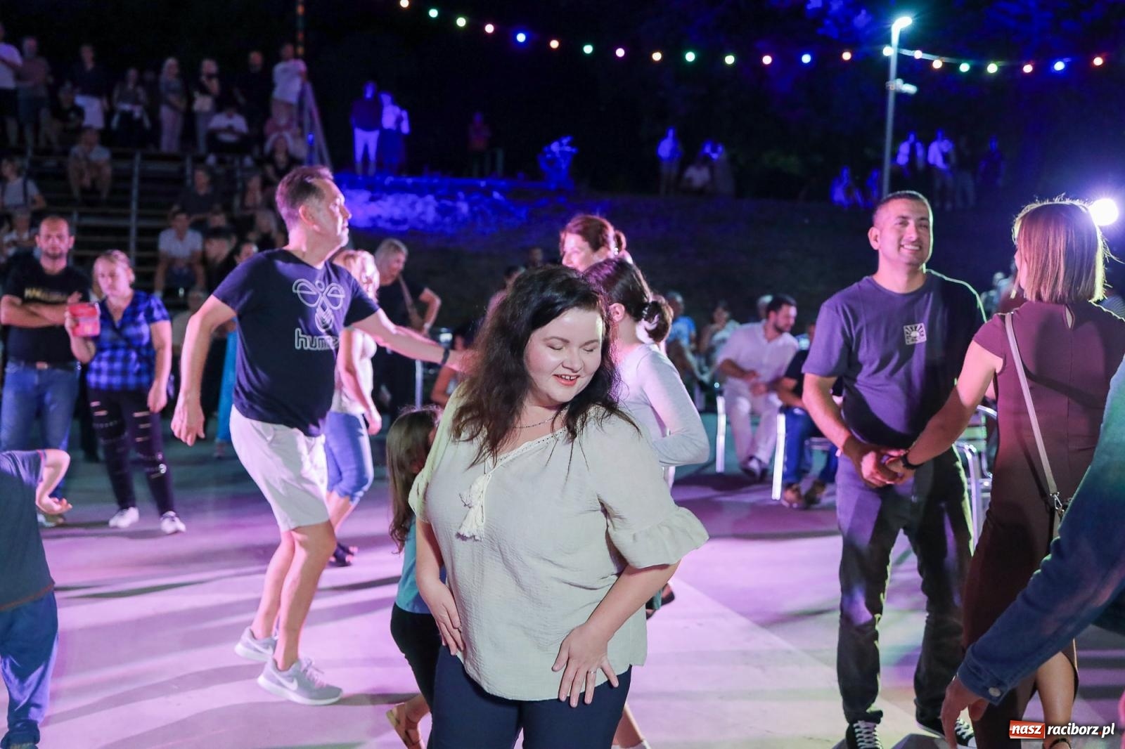 Zdjęcie w galerii na portalu naszraciborz.pl: Potańcówka kubańska na bulwarach przyciągnęła tłumy miłośników latino wiadomości z regionu