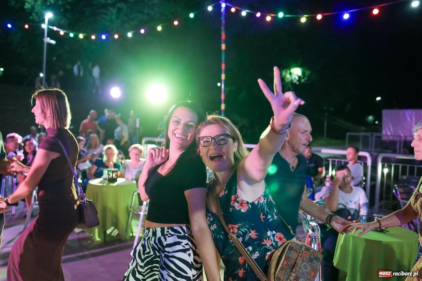 Zdjęcie w galerii na portalu naszraciborz.pl: Potańcówka kubańska na bulwarach przyciągnęła tłumy miłośników latino wiadomości z regionu