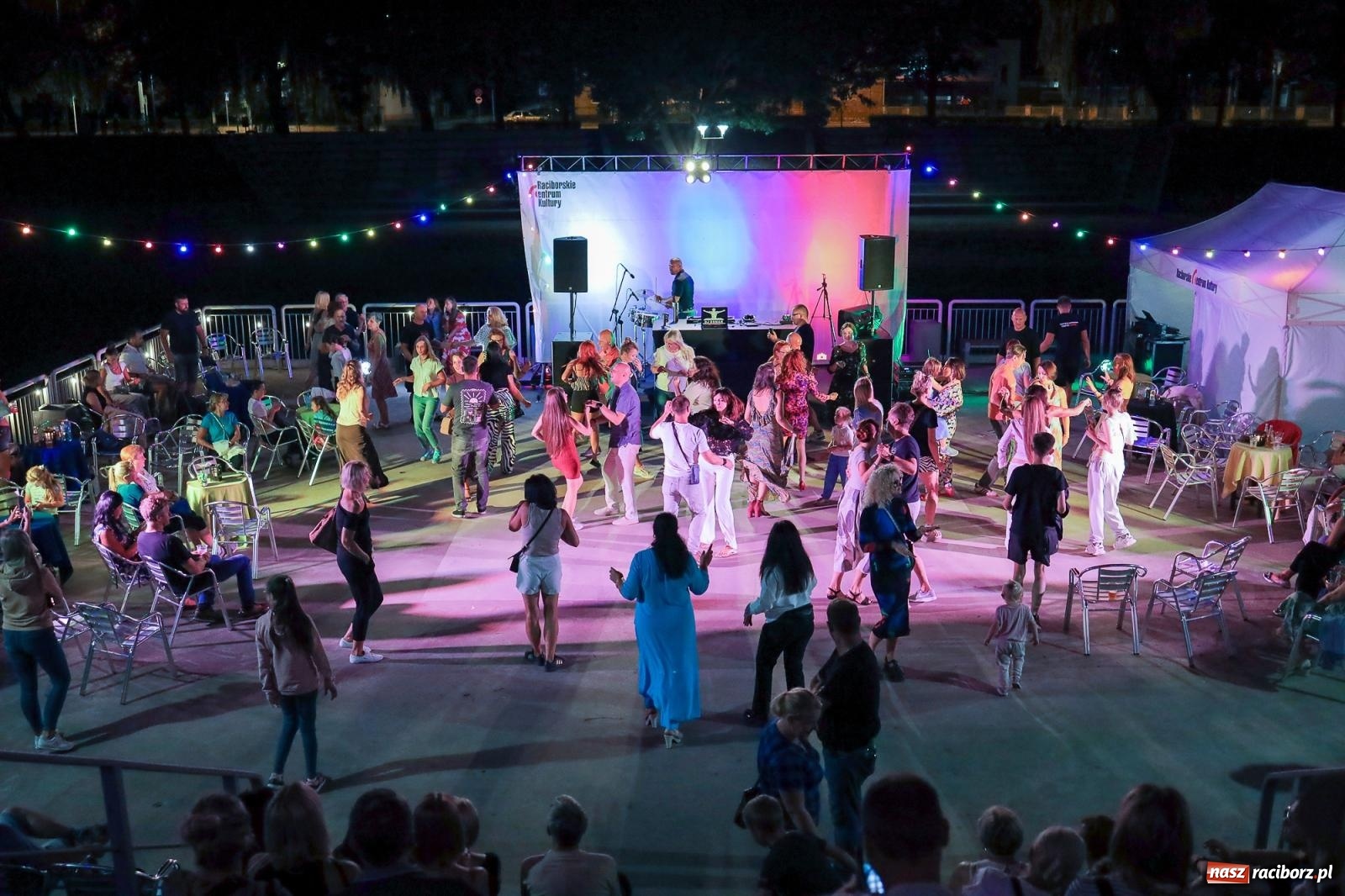 Zdjęcie w galerii na portalu naszraciborz.pl: Potańcówka kubańska na bulwarach przyciągnęła tłumy miłośników latino wiadomości z regionu