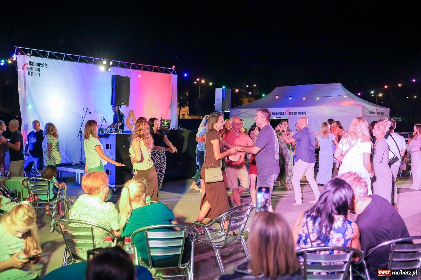 Zdjęcie w galerii na portalu naszraciborz.pl: Potańcówka kubańska na bulwarach przyciągnęła tłumy miłośników latino wiadomości z regionu