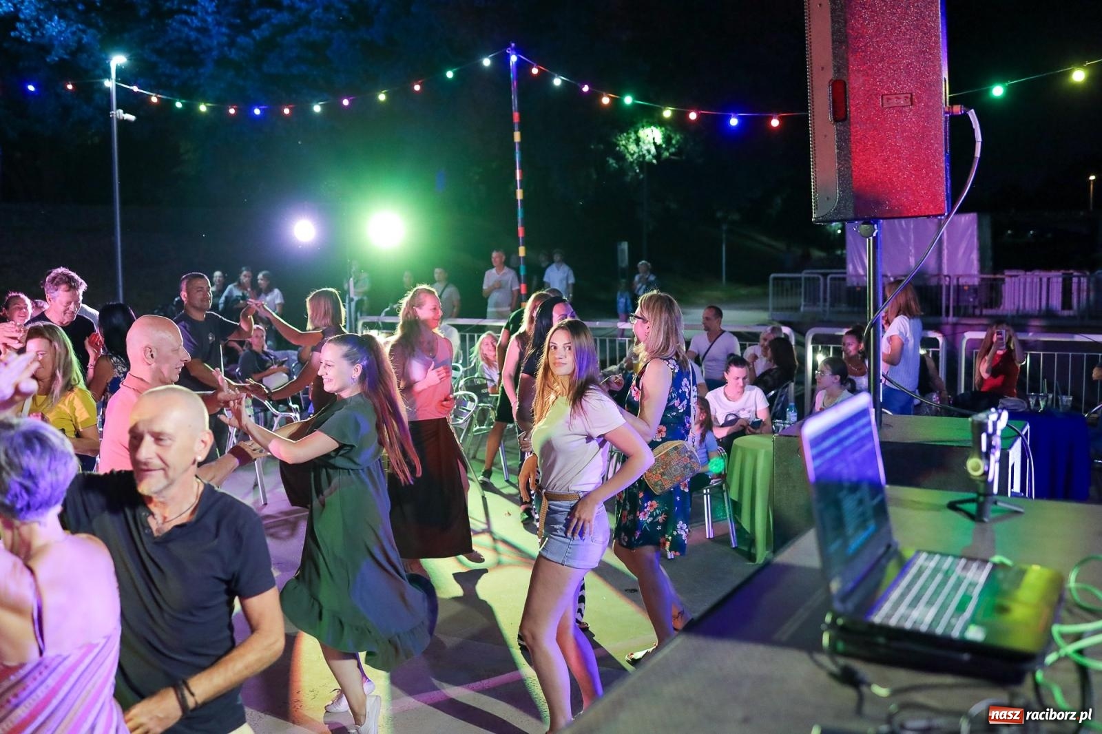 Zdjęcie w galerii na portalu naszraciborz.pl: Potańcówka kubańska na bulwarach przyciągnęła tłumy miłośników latino wiadomości z regionu