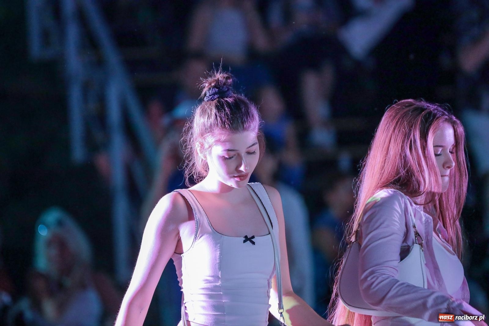 Zdjęcie w galerii na portalu naszraciborz.pl: Potańcówka kubańska na bulwarach przyciągnęła tłumy miłośników latino wiadomości z regionu