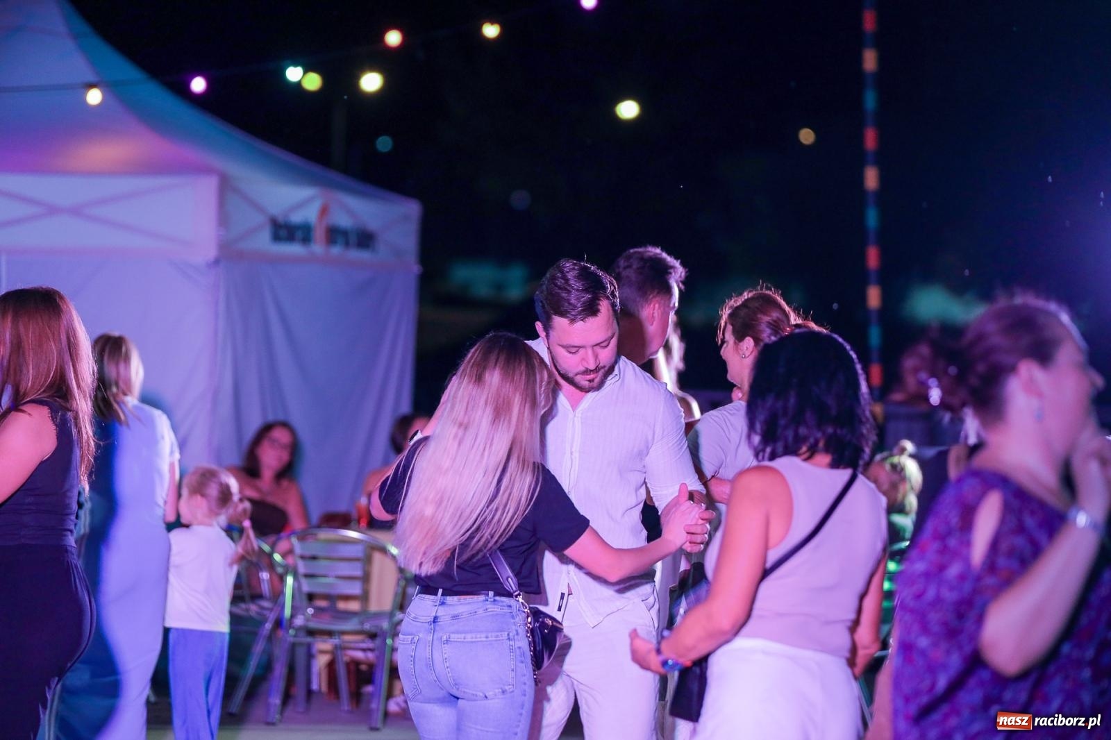 Zdjęcie w galerii na portalu naszraciborz.pl: Potańcówka kubańska na bulwarach przyciągnęła tłumy miłośników latino wiadomości z regionu