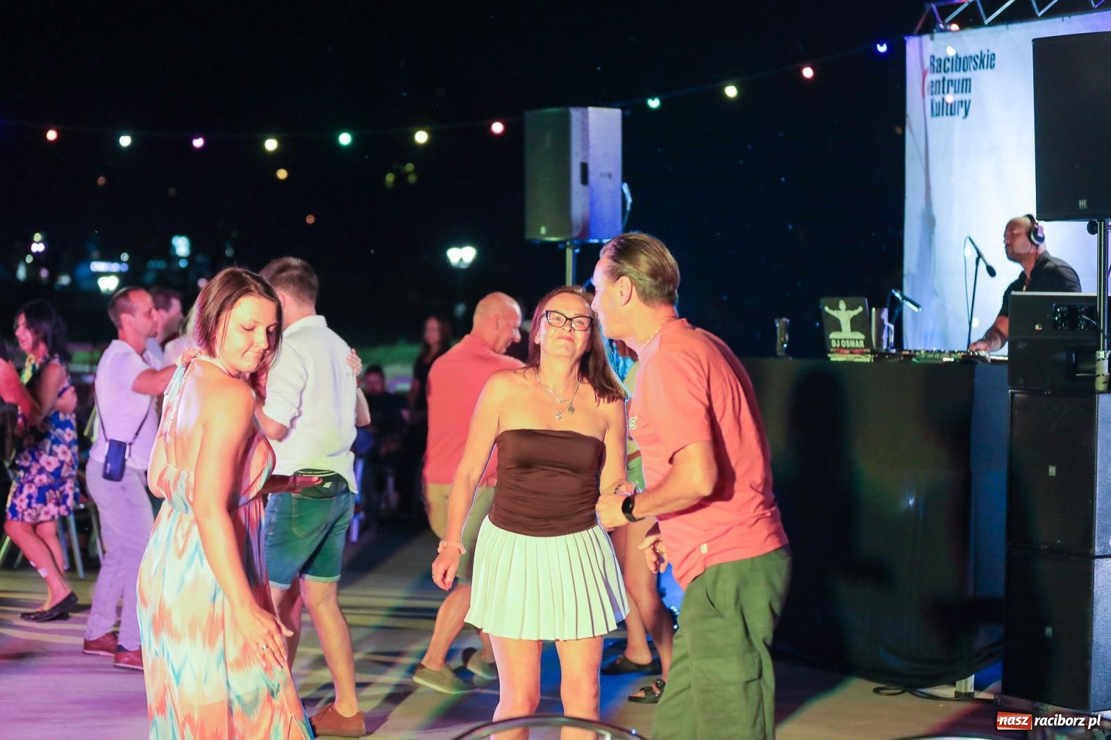 Zdjęcie w galerii na portalu naszraciborz.pl: Potańcówka kubańska na bulwarach przyciągnęła tłumy miłośników latino wiadomości z regionu