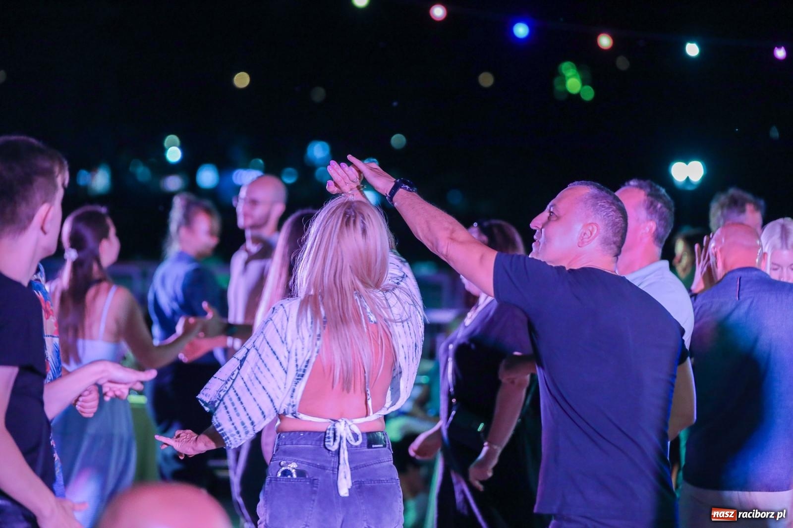 Zdjęcie w galerii na portalu naszraciborz.pl: Potańcówka kubańska na bulwarach przyciągnęła tłumy miłośników latino wiadomości z regionu