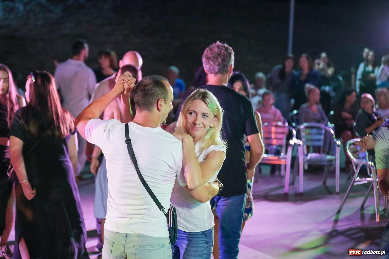 Zdjęcie w galerii na portalu naszraciborz.pl: Potańcówka kubańska na bulwarach przyciągnęła tłumy miłośników latino wiadomości z regionu