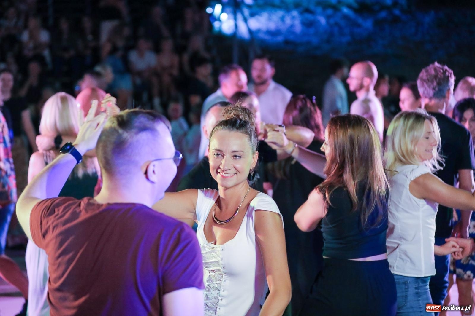 Zdjęcie w galerii na portalu naszraciborz.pl: Potańcówka kubańska na bulwarach przyciągnęła tłumy miłośników latino wiadomości z regionu