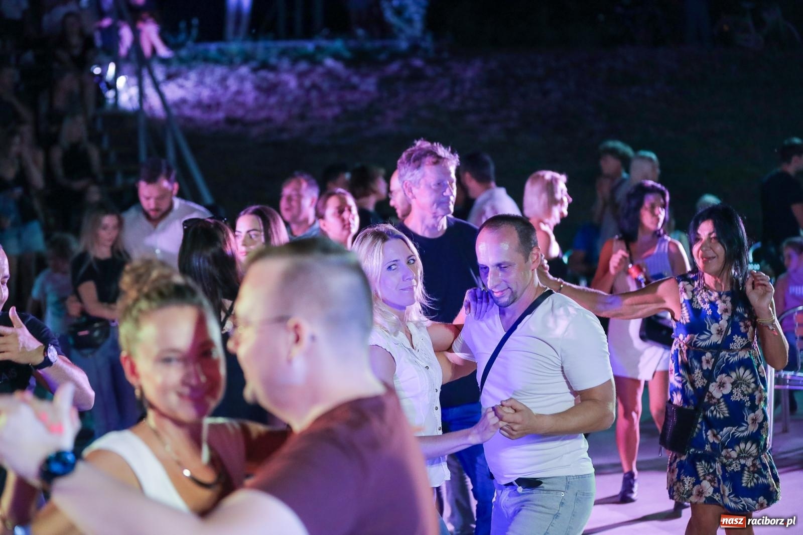 Zdjęcie w galerii na portalu naszraciborz.pl: Potańcówka kubańska na bulwarach przyciągnęła tłumy miłośników latino wiadomości z regionu