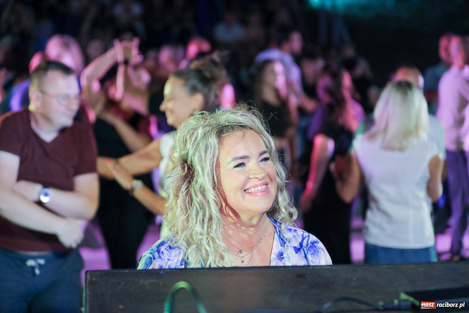 Zdjęcie w galerii na portalu naszraciborz.pl: Potańcówka kubańska na bulwarach przyciągnęła tłumy miłośników latino wiadomości z regionu