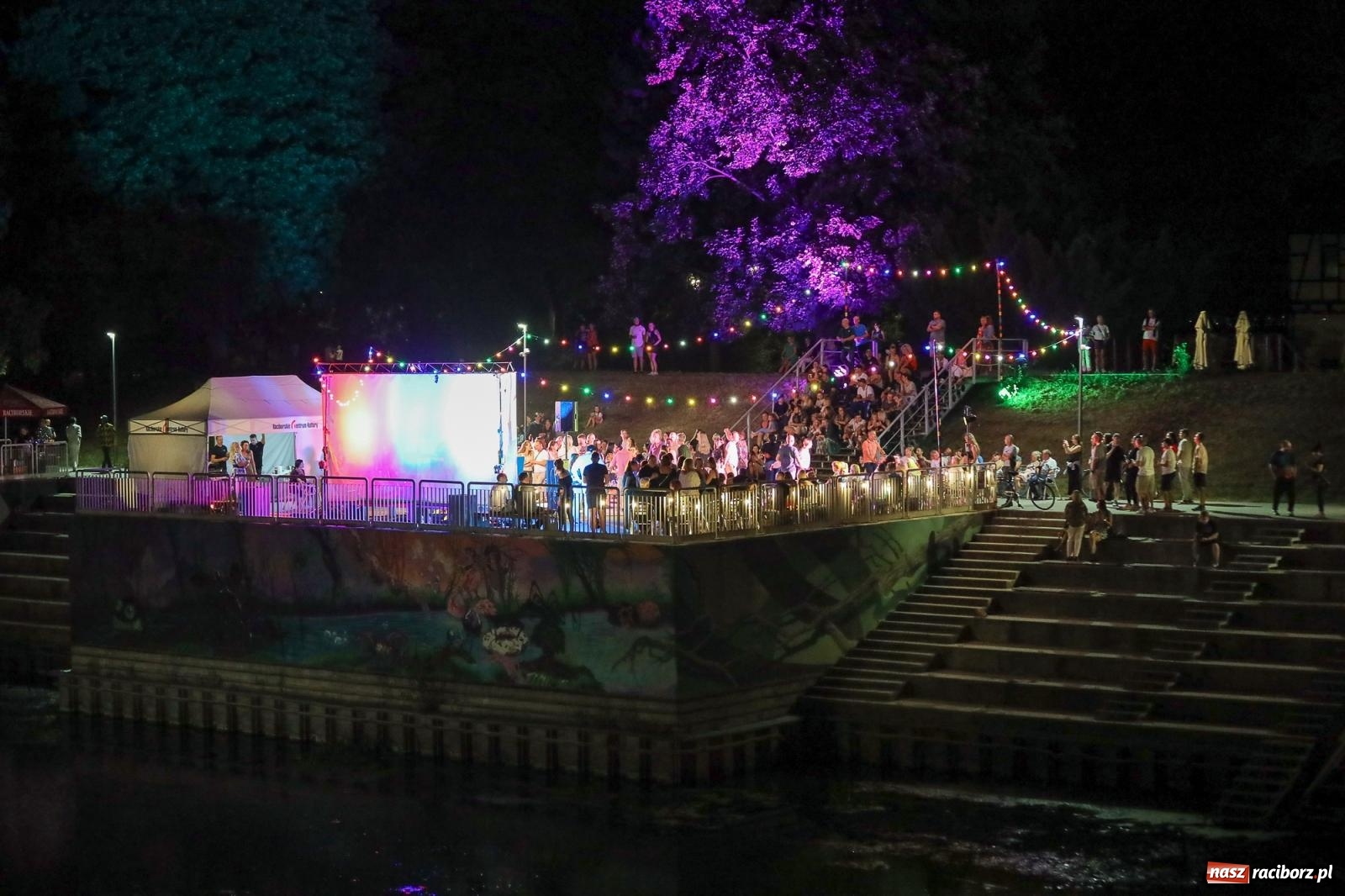 Zdjęcie w galerii na portalu naszraciborz.pl: Potańcówka kubańska na bulwarach przyciągnęła tłumy miłośników latino wiadomości z regionu