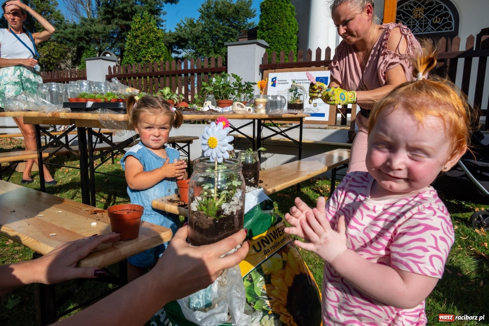 Zdjęcie w galerii na portalu naszraciborz.pl: Wkręceni w klimat. Sąsiedzki piknik ekologiczny w Bojanowie wiadomości z regionu