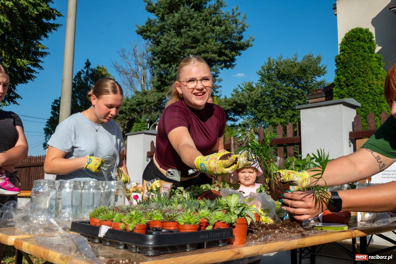 Zdjęcie w galerii na portalu naszraciborz.pl: Wkręceni w klimat. Sąsiedzki piknik ekologiczny w Bojanowie wiadomości z regionu