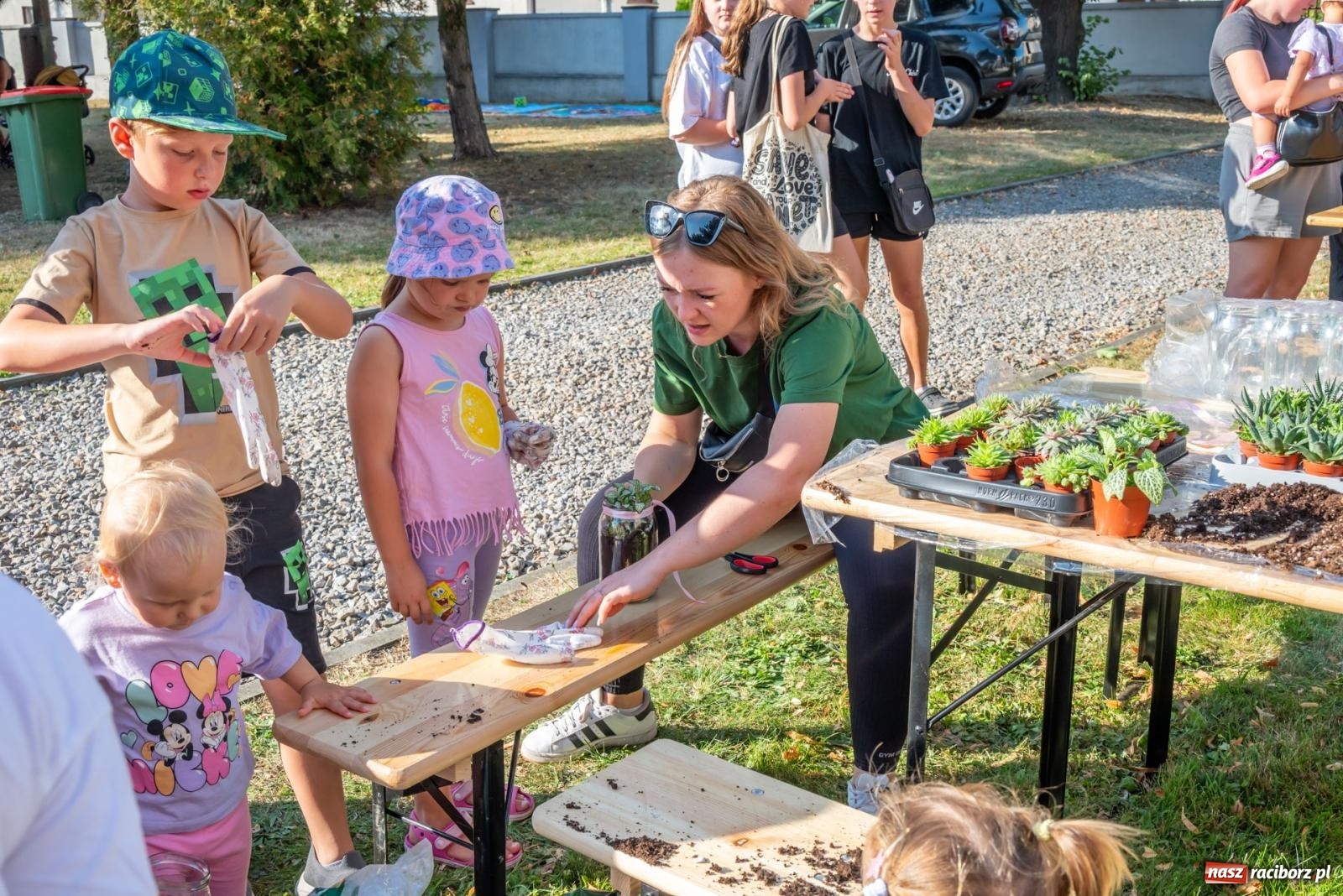 Zdjęcie w galerii na portalu naszraciborz.pl: Wkręceni w klimat. Sąsiedzki piknik ekologiczny w Bojanowie wiadomości z regionu