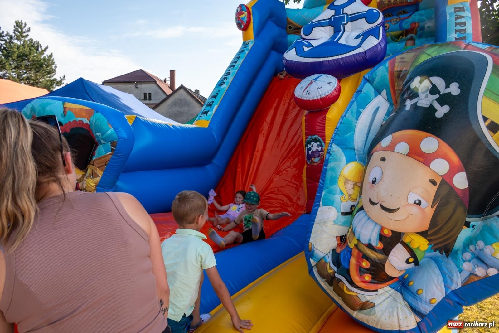 Zdjęcie w galerii na portalu naszraciborz.pl: Wkręceni w klimat. Sąsiedzki piknik ekologiczny w Bojanowie wiadomości z regionu