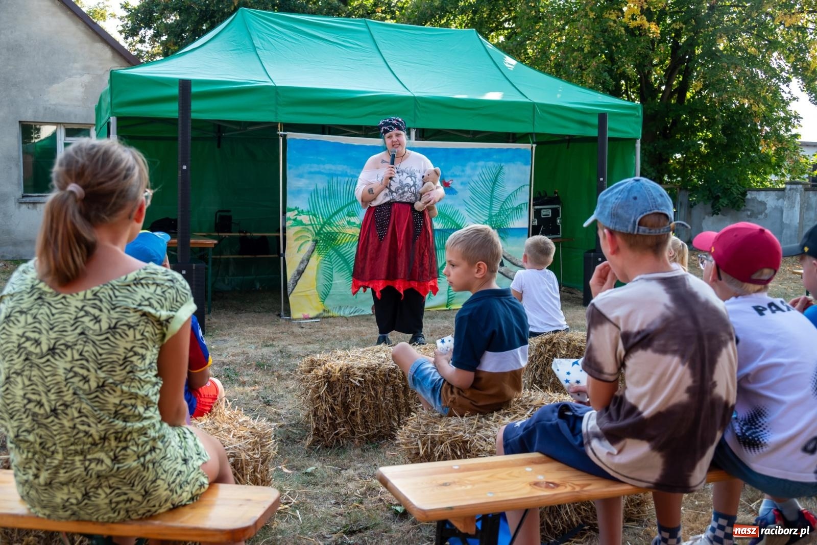 Zdjęcie w galerii na portalu naszraciborz.pl: Wkręceni w klimat. Sąsiedzki piknik ekologiczny w Bojanowie wiadomości z regionu