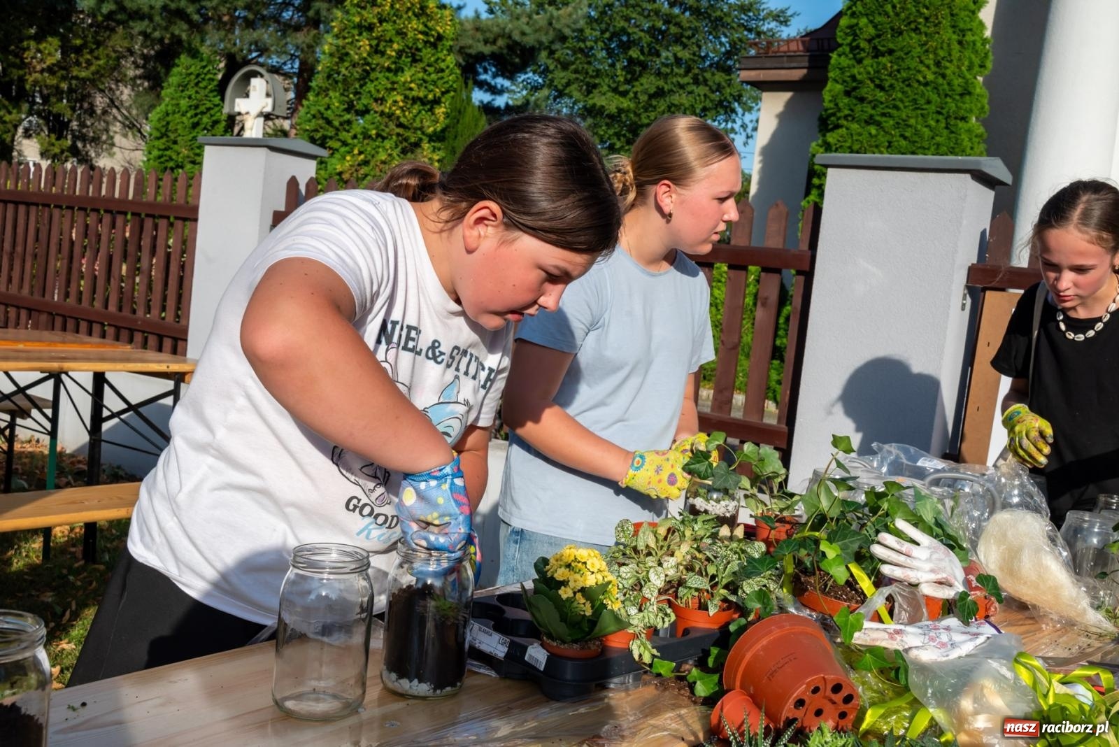 Zdjęcie w galerii na portalu naszraciborz.pl: Wkręceni w klimat. Sąsiedzki piknik ekologiczny w Bojanowie wiadomości z regionu