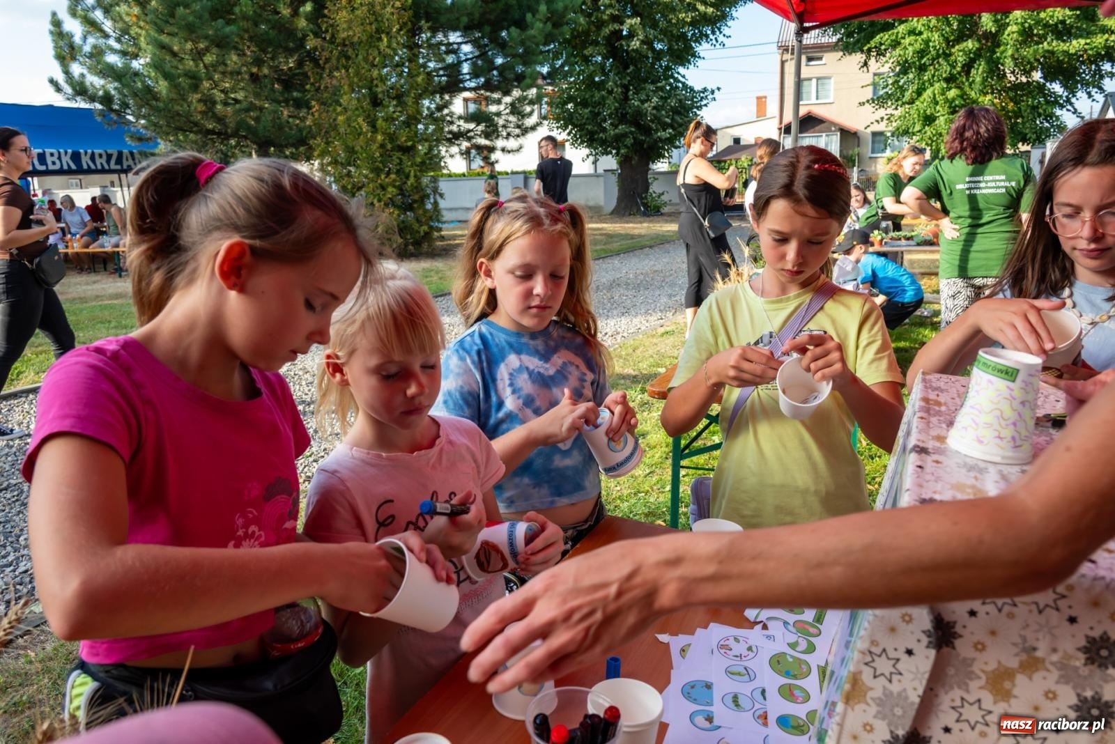 Zdjęcie w galerii na portalu naszraciborz.pl: Wkręceni w klimat. Sąsiedzki piknik ekologiczny w Bojanowie wiadomości z regionu