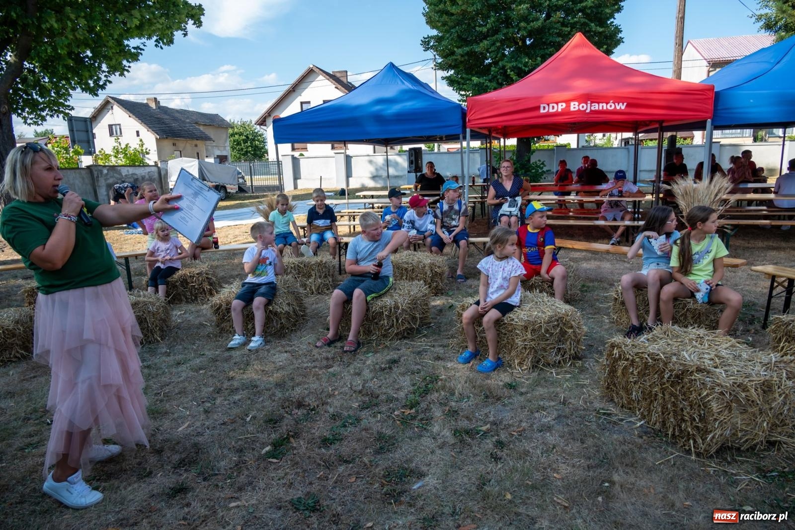 Zdjęcie w galerii na portalu naszraciborz.pl: Wkręceni w klimat. Sąsiedzki piknik ekologiczny w Bojanowie wiadomości z regionu