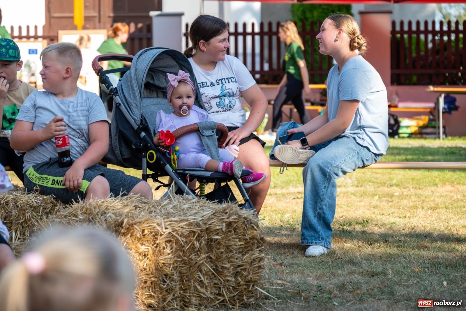 Zdjęcie w galerii na portalu naszraciborz.pl: Wkręceni w klimat. Sąsiedzki piknik ekologiczny w Bojanowie wiadomości z regionu