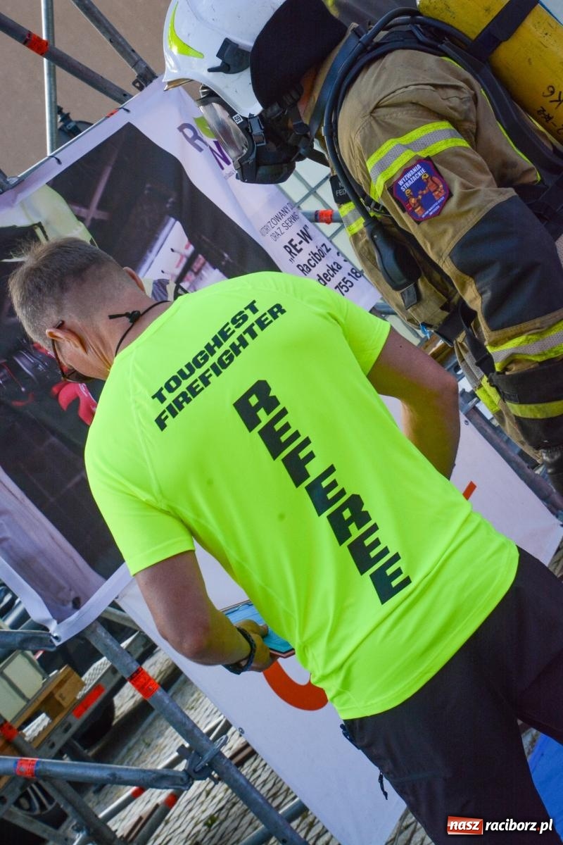 Zdjęcie w galerii na portalu naszraciborz.pl: Najtwardsi strażacy w akcji – siódma edycja Toughest Firefighter Racibórz na Placu Dominikańskim [FOTO i WIDEO] wiadomości z regionu