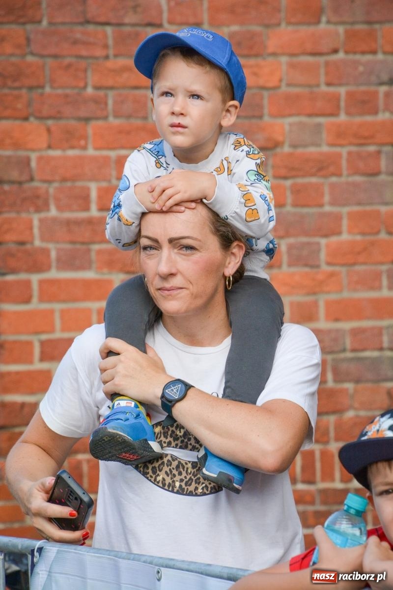 Zdjęcie w galerii na portalu naszraciborz.pl: Najtwardsi strażacy w akcji – siódma edycja Toughest Firefighter Racibórz na Placu Dominikańskim [FOTO i WIDEO] wiadomości z regionu