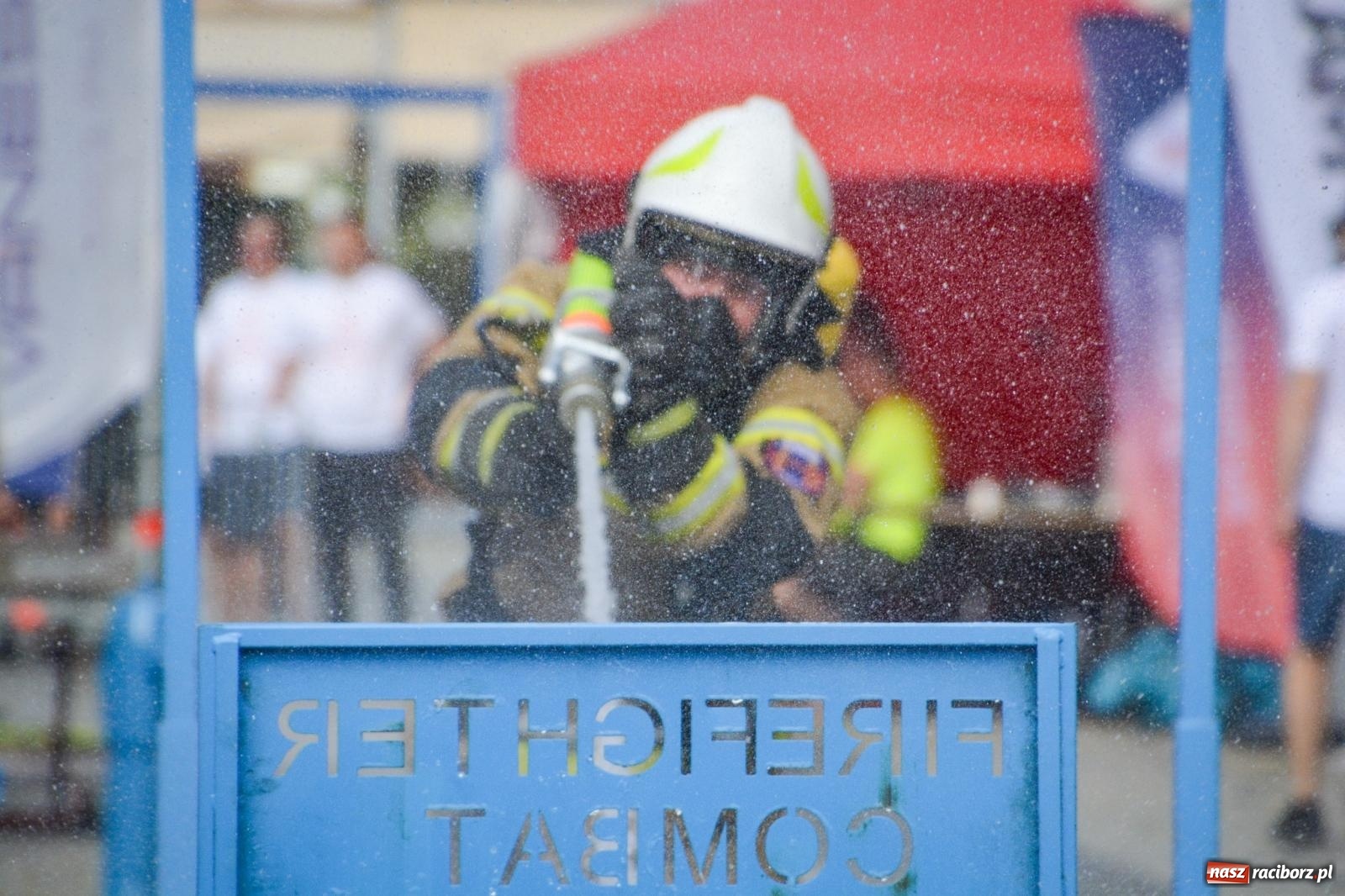 Zdjęcie w galerii na portalu naszraciborz.pl: Najtwardsi strażacy w akcji – siódma edycja Toughest Firefighter Racibórz na Placu Dominikańskim [FOTO i WIDEO] wiadomości z regionu