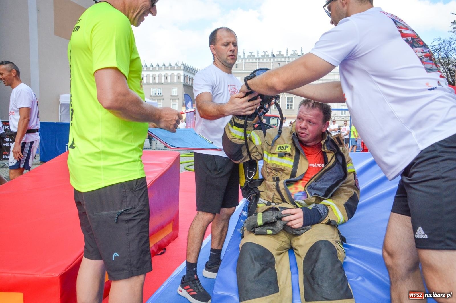Zdjęcie w galerii na portalu naszraciborz.pl: Najtwardsi strażacy w akcji – siódma edycja Toughest Firefighter Racibórz na Placu Dominikańskim [FOTO i WIDEO] wiadomości z regionu