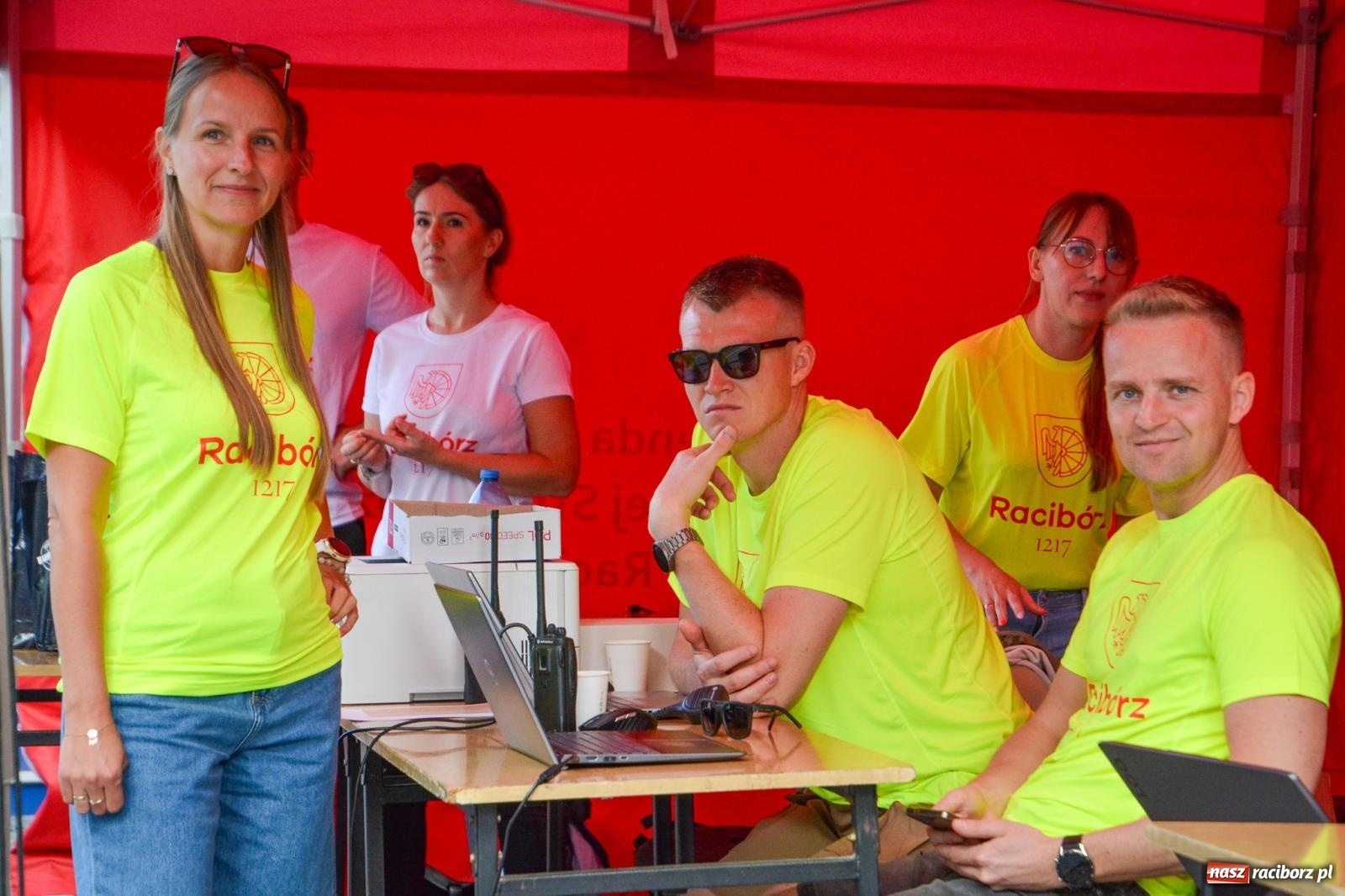 Zdjęcie w galerii na portalu naszraciborz.pl: Najtwardsi strażacy w akcji – siódma edycja Toughest Firefighter Racibórz na Placu Dominikańskim [FOTO i WIDEO] wiadomości z regionu