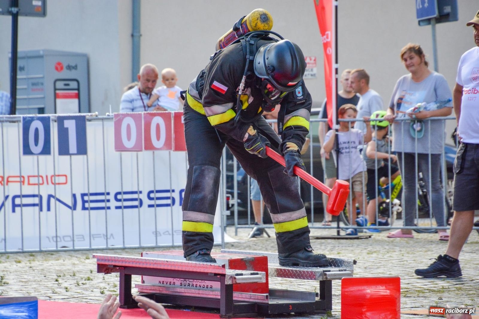 Zdjęcie w galerii na portalu naszraciborz.pl: Najtwardsi strażacy w akcji – siódma edycja Toughest Firefighter Racibórz na Placu Dominikańskim [FOTO i WIDEO] wiadomości z regionu