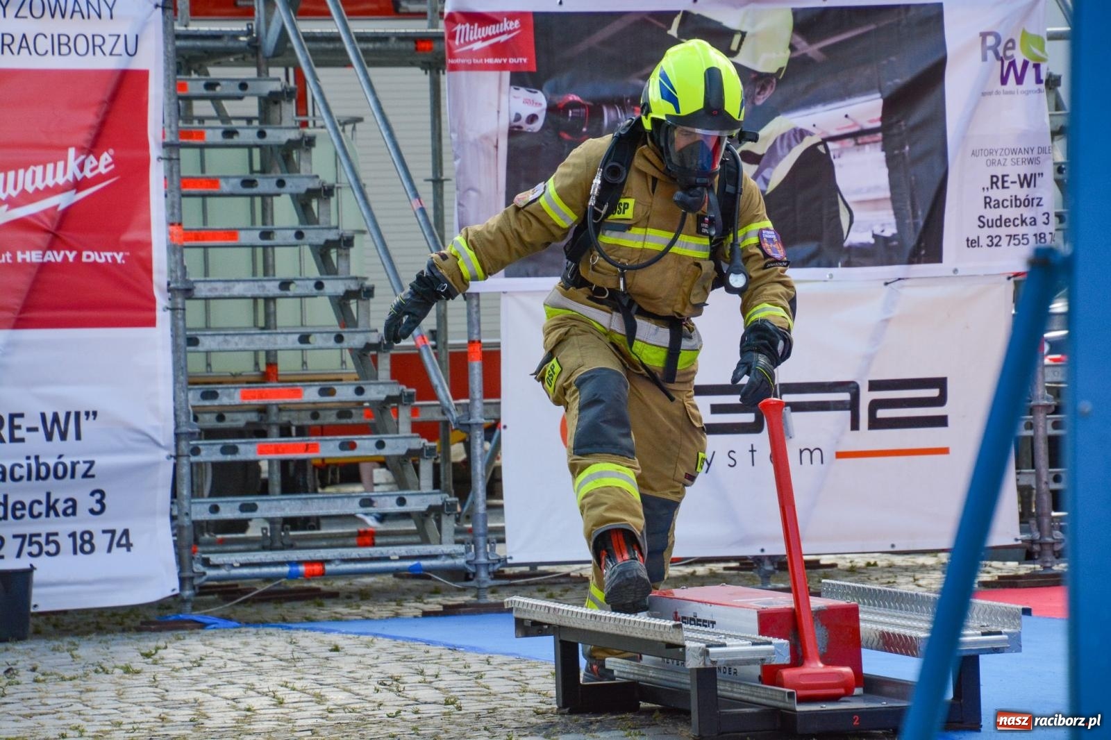 Zdjęcie w galerii na portalu naszraciborz.pl: Najtwardsi strażacy w akcji – siódma edycja Toughest Firefighter Racibórz na Placu Dominikańskim [FOTO i WIDEO] wiadomości z regionu