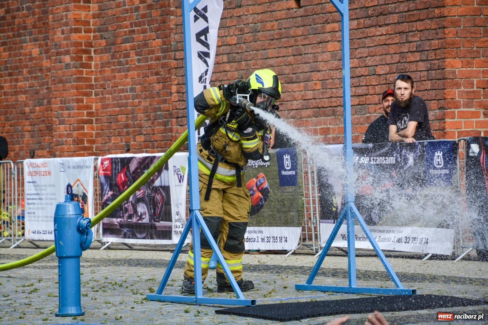 Zdjęcie w galerii na portalu naszraciborz.pl: Najtwardsi strażacy w akcji – siódma edycja Toughest Firefighter Racibórz na Placu Dominikańskim [FOTO i WIDEO] wiadomości z regionu