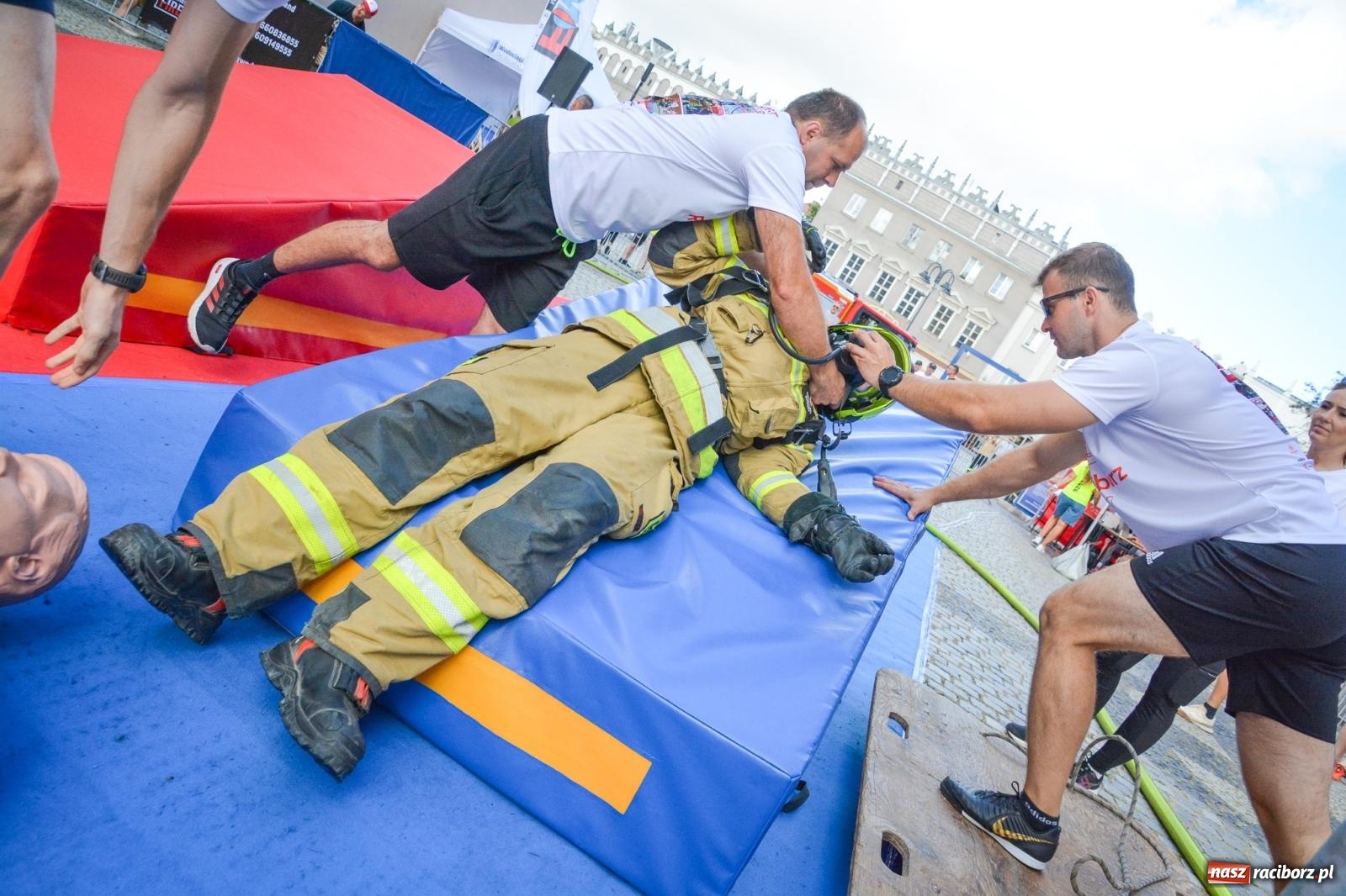 Zdjęcie w galerii na portalu naszraciborz.pl: Najtwardsi strażacy w akcji – siódma edycja Toughest Firefighter Racibórz na Placu Dominikańskim [FOTO i WIDEO] wiadomości z regionu
