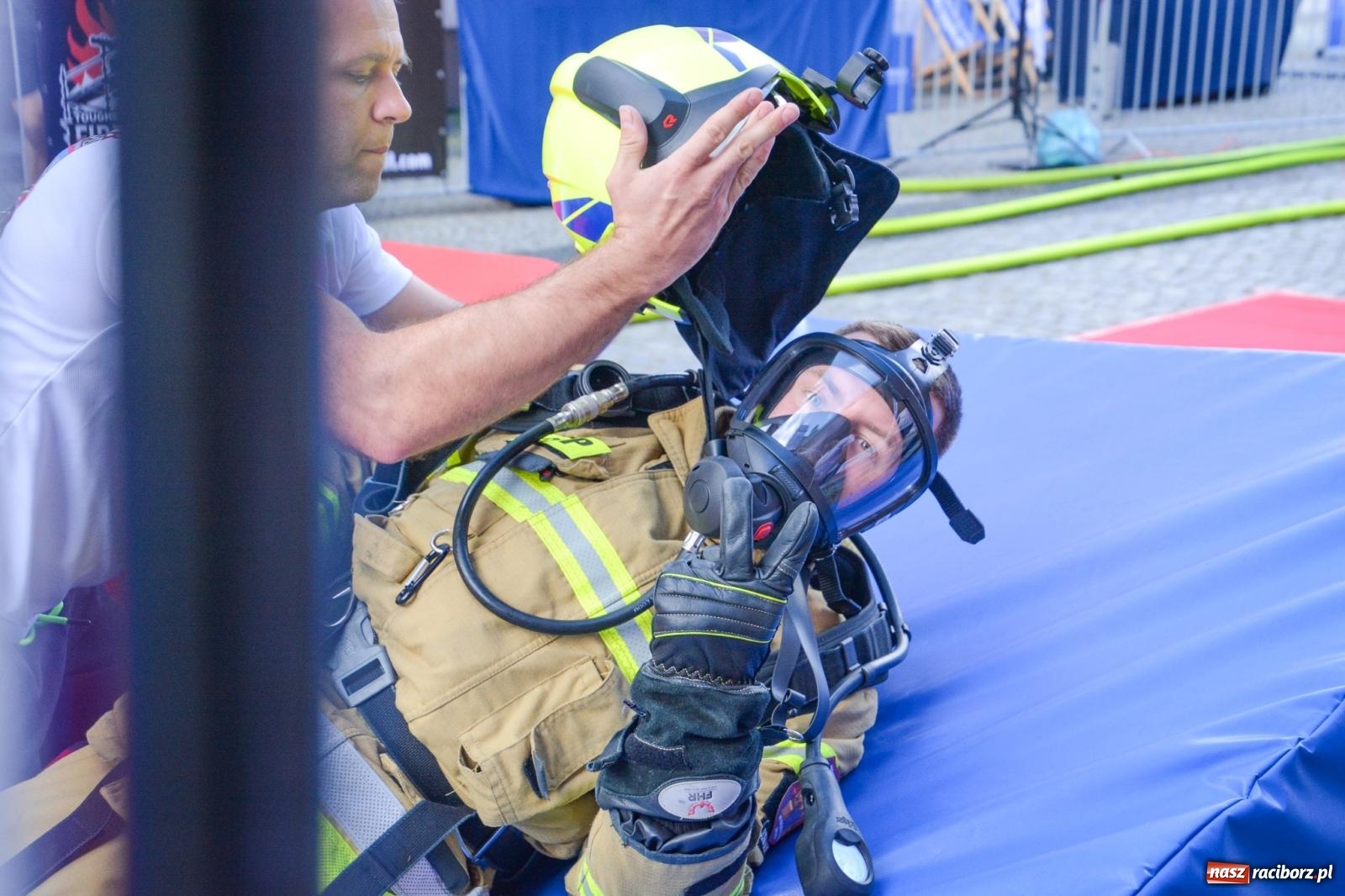 Zdjęcie w galerii na portalu naszraciborz.pl: Najtwardsi strażacy w akcji – siódma edycja Toughest Firefighter Racibórz na Placu Dominikańskim [FOTO i WIDEO] wiadomości z regionu