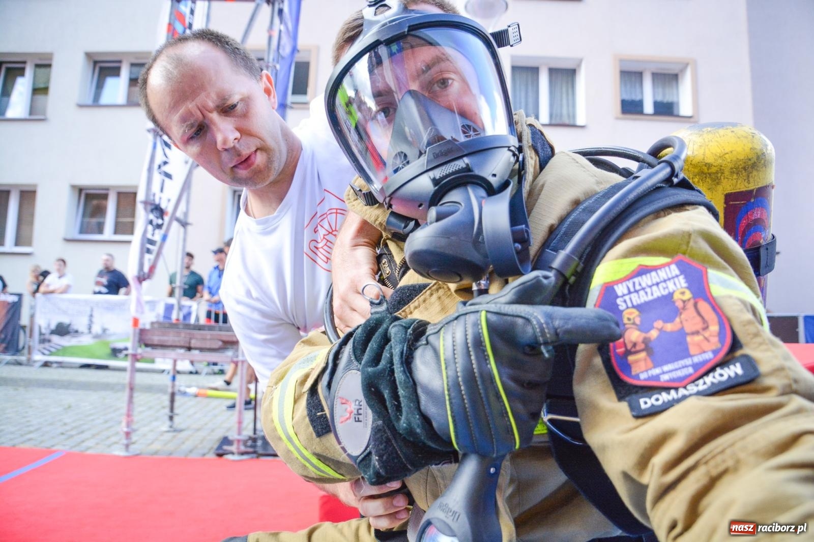 Zdjęcie w galerii na portalu naszraciborz.pl: Najtwardsi strażacy w akcji – siódma edycja Toughest Firefighter Racibórz na Placu Dominikańskim [FOTO i WIDEO] wiadomości z regionu