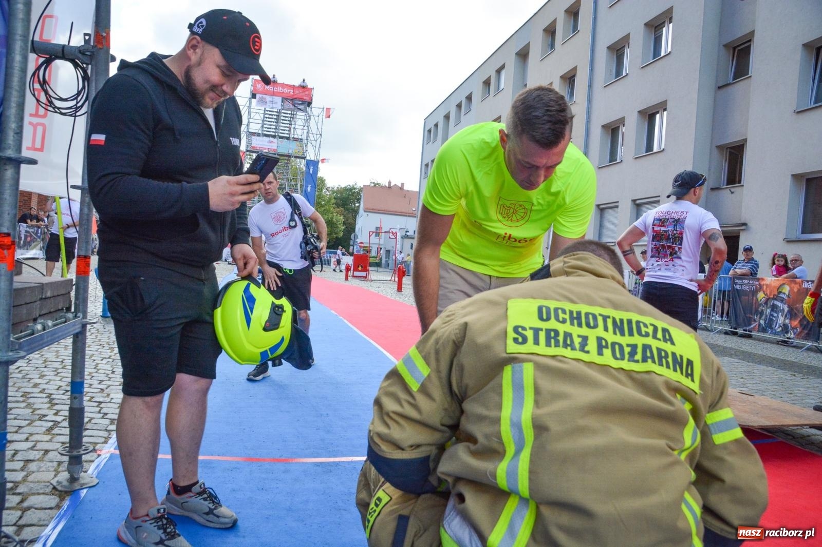 Zdjęcie w galerii na portalu naszraciborz.pl: Najtwardsi strażacy w akcji – siódma edycja Toughest Firefighter Racibórz na Placu Dominikańskim [FOTO i WIDEO] wiadomości z regionu