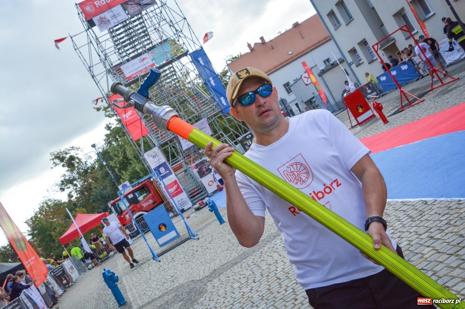Zdjęcie w galerii na portalu naszraciborz.pl: Najtwardsi strażacy w akcji – siódma edycja Toughest Firefighter Racibórz na Placu Dominikańskim [FOTO i WIDEO] wiadomości z regionu