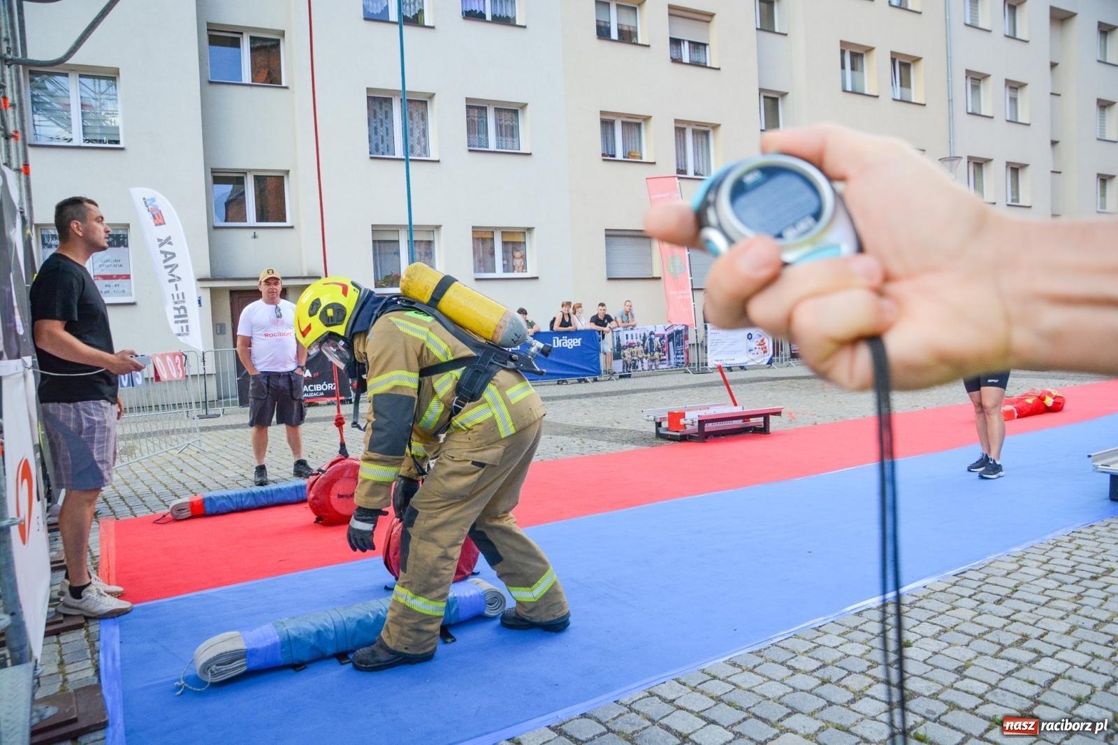 Zdjęcie w galerii na portalu naszraciborz.pl: Najtwardsi strażacy w akcji – siódma edycja Toughest Firefighter Racibórz na Placu Dominikańskim [FOTO i WIDEO] wiadomości z regionu