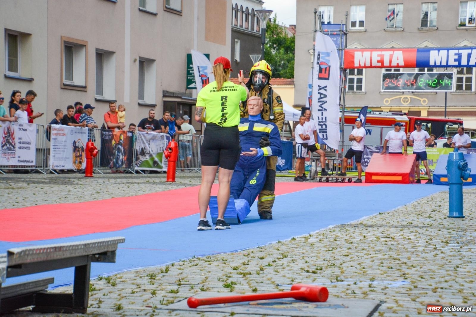 Zdjęcie w galerii na portalu naszraciborz.pl: Najtwardsi strażacy w akcji – siódma edycja Toughest Firefighter Racibórz na Placu Dominikańskim [FOTO i WIDEO] wiadomości z regionu