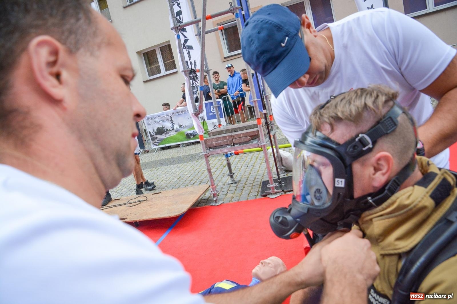 Zdjęcie w galerii na portalu naszraciborz.pl: Najtwardsi strażacy w akcji – siódma edycja Toughest Firefighter Racibórz na Placu Dominikańskim [FOTO i WIDEO] wiadomości z regionu
