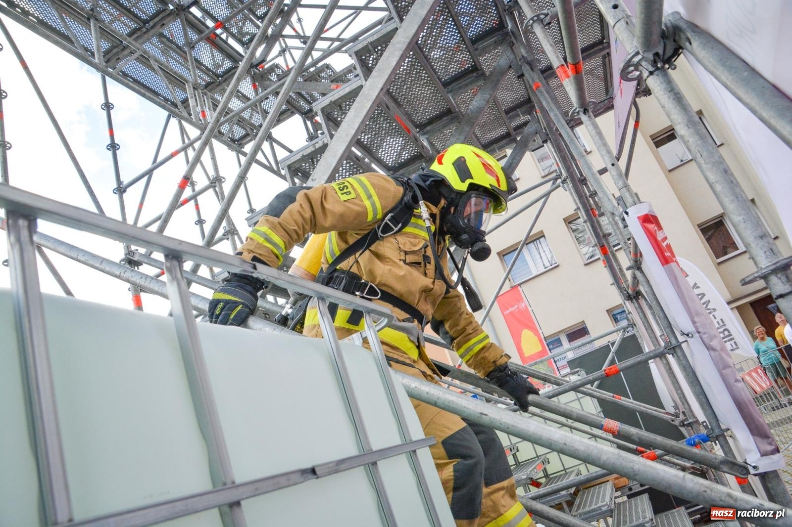 Zdjęcie w galerii na portalu naszraciborz.pl: Najtwardsi strażacy w akcji – siódma edycja Toughest Firefighter Racibórz na Placu Dominikańskim [FOTO i WIDEO] wiadomości z regionu