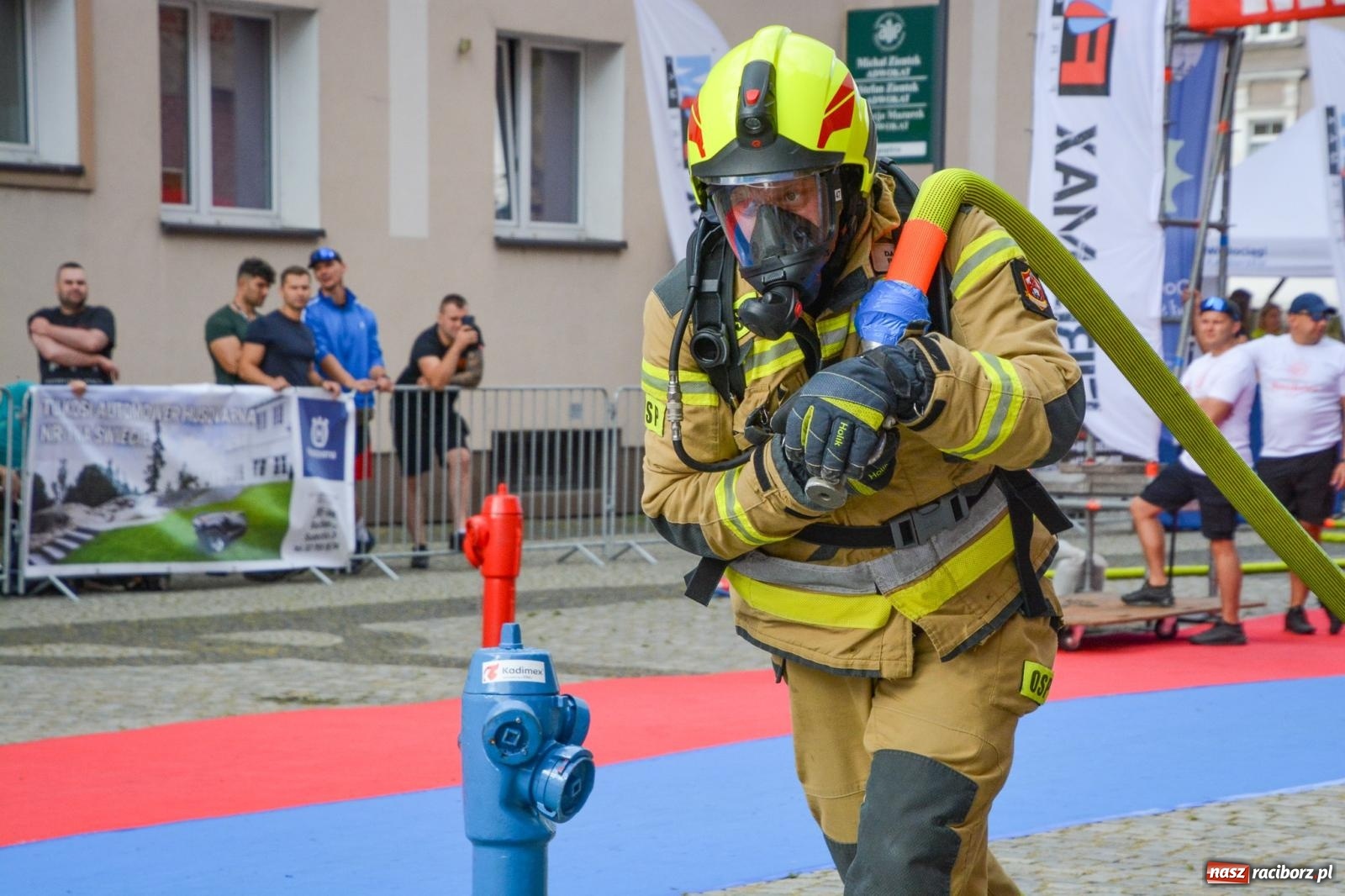 Zdjęcie w galerii na portalu naszraciborz.pl: Najtwardsi strażacy w akcji – siódma edycja Toughest Firefighter Racibórz na Placu Dominikańskim [FOTO i WIDEO] wiadomości z regionu