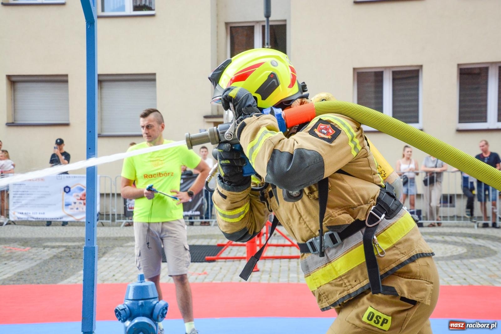 Zdjęcie w galerii na portalu naszraciborz.pl: Najtwardsi strażacy w akcji – siódma edycja Toughest Firefighter Racibórz na Placu Dominikańskim [FOTO i WIDEO] wiadomości z regionu
