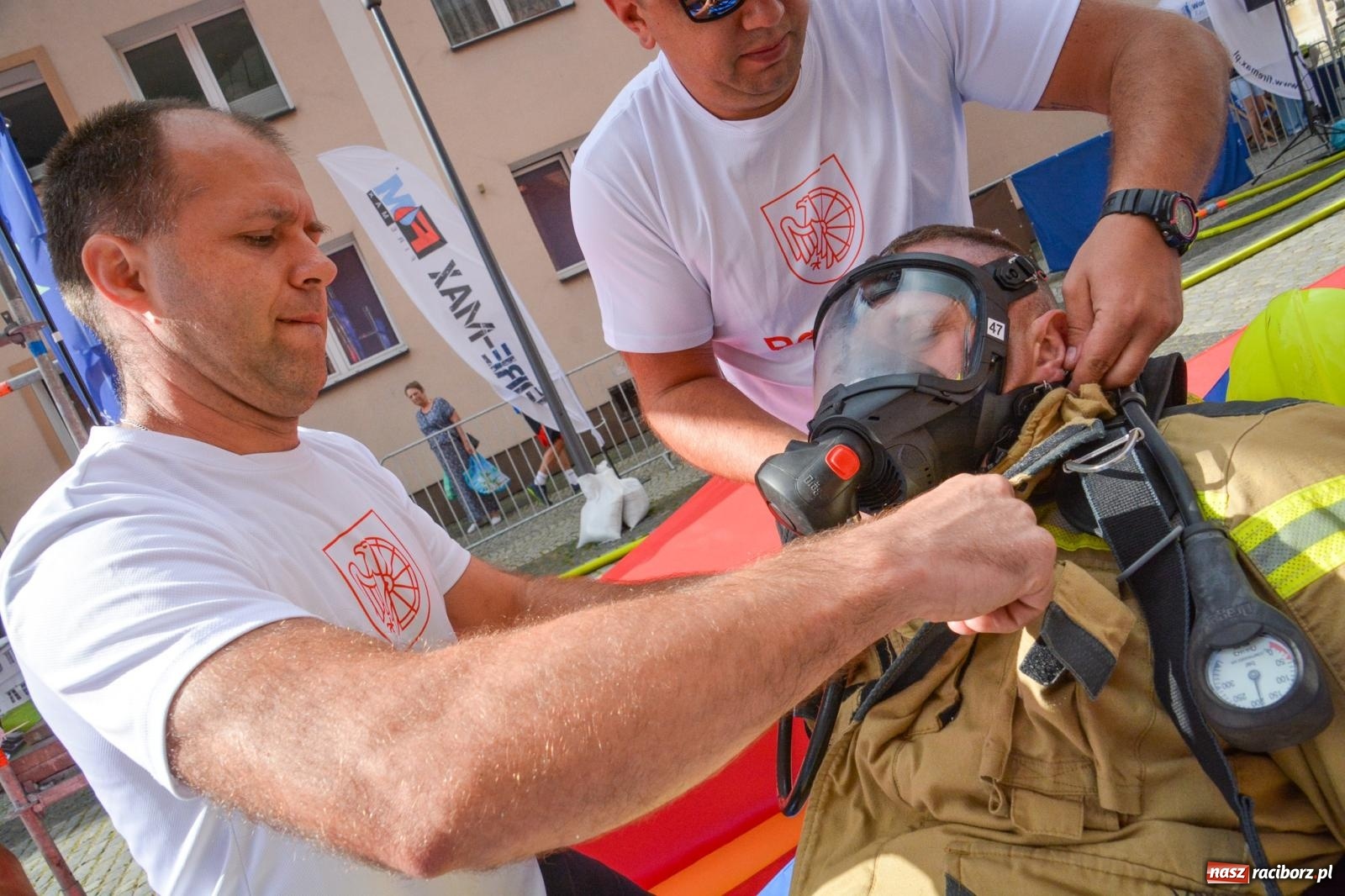 Zdjęcie w galerii na portalu naszraciborz.pl: Najtwardsi strażacy w akcji – siódma edycja Toughest Firefighter Racibórz na Placu Dominikańskim [FOTO i WIDEO] wiadomości z regionu
