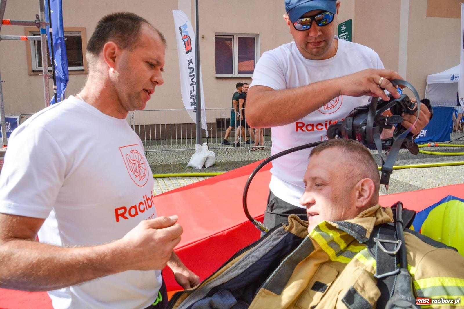 Zdjęcie w galerii na portalu naszraciborz.pl: Najtwardsi strażacy w akcji – siódma edycja Toughest Firefighter Racibórz na Placu Dominikańskim [FOTO i WIDEO] wiadomości z regionu