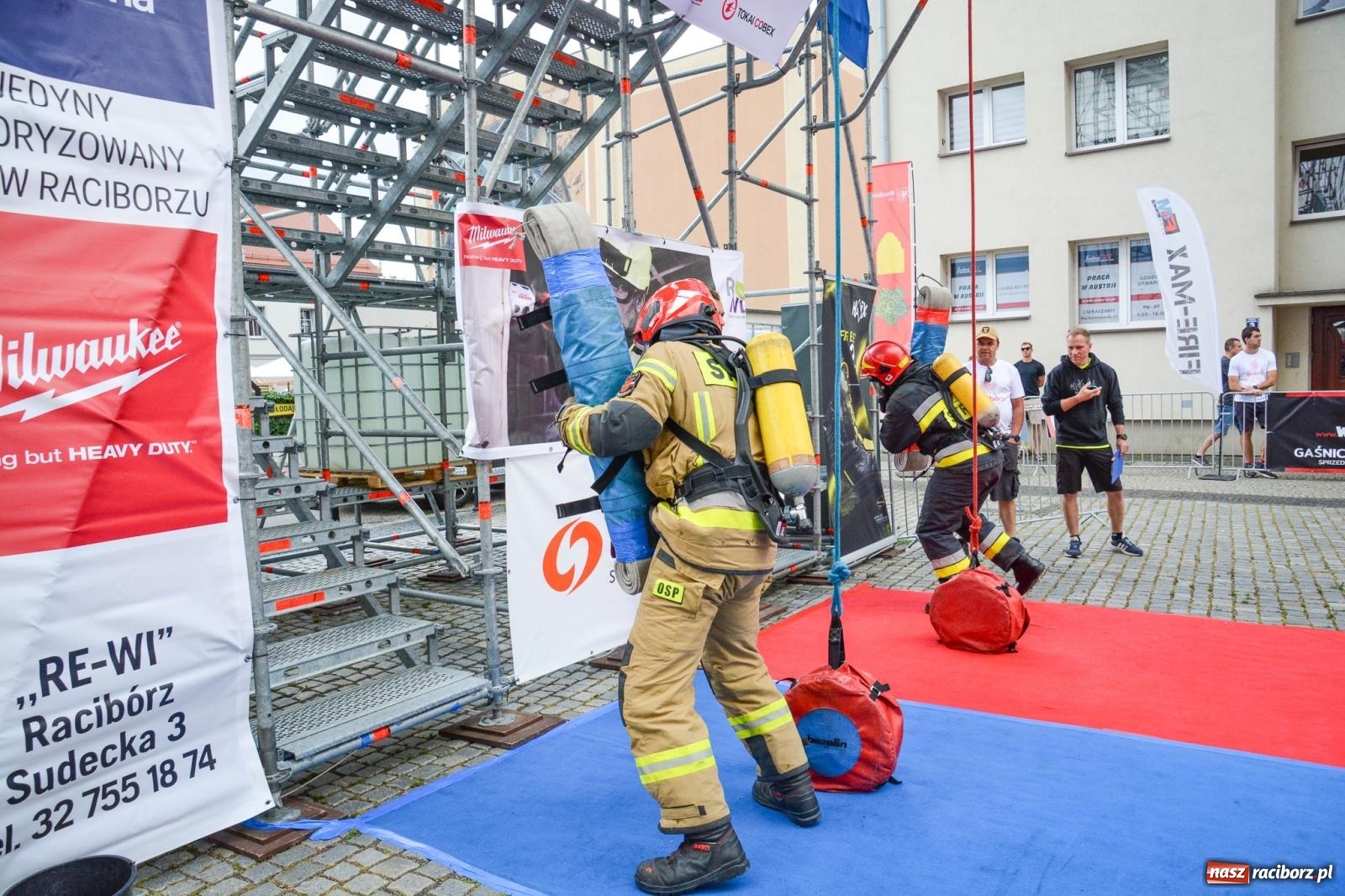 Zdjęcie w galerii na portalu naszraciborz.pl: Najtwardsi strażacy w akcji – siódma edycja Toughest Firefighter Racibórz na Placu Dominikańskim [FOTO i WIDEO] wiadomości z regionu