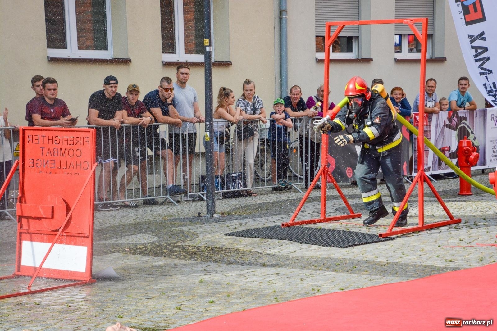 Zdjęcie w galerii na portalu naszraciborz.pl: Najtwardsi strażacy w akcji – siódma edycja Toughest Firefighter Racibórz na Placu Dominikańskim [FOTO i WIDEO] wiadomości z regionu