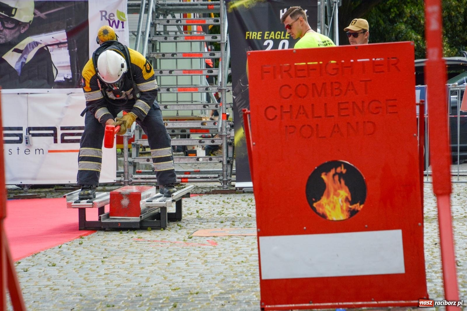 Zdjęcie w galerii na portalu naszraciborz.pl: Najtwardsi strażacy w akcji – siódma edycja Toughest Firefighter Racibórz na Placu Dominikańskim [FOTO i WIDEO] wiadomości z regionu