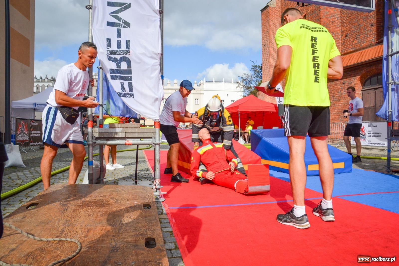 Zdjęcie w galerii na portalu naszraciborz.pl: Najtwardsi strażacy w akcji – siódma edycja Toughest Firefighter Racibórz na Placu Dominikańskim [FOTO i WIDEO] wiadomości z regionu