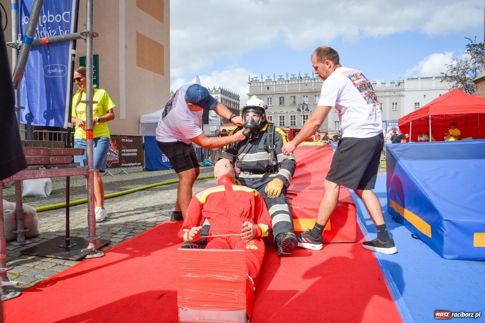 Zdjęcie w galerii na portalu naszraciborz.pl: Najtwardsi strażacy w akcji – siódma edycja Toughest Firefighter Racibórz na Placu Dominikańskim [FOTO i WIDEO] wiadomości z regionu